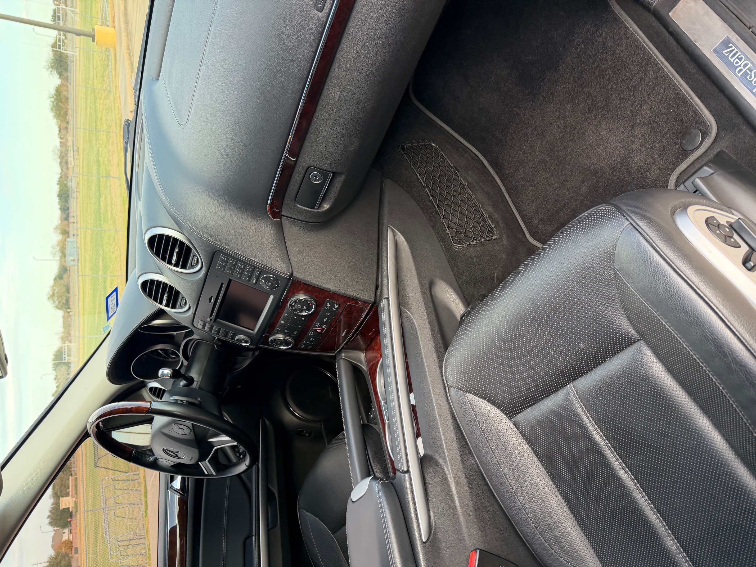 Used 2010 Mercedes-Benz GL 550 4MATIC image 22