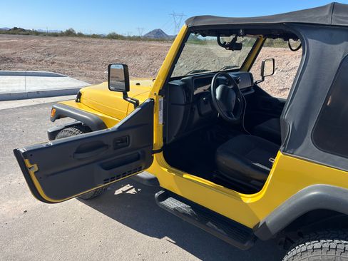 Used 2000 Jeep Wrangler SE image 11