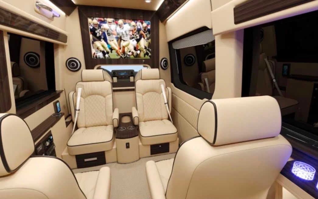 Used 2023 Mercedes-Benz Sprinter 3500 image 9