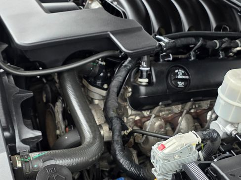 Used 2018 GMC Yukon SLT image 32