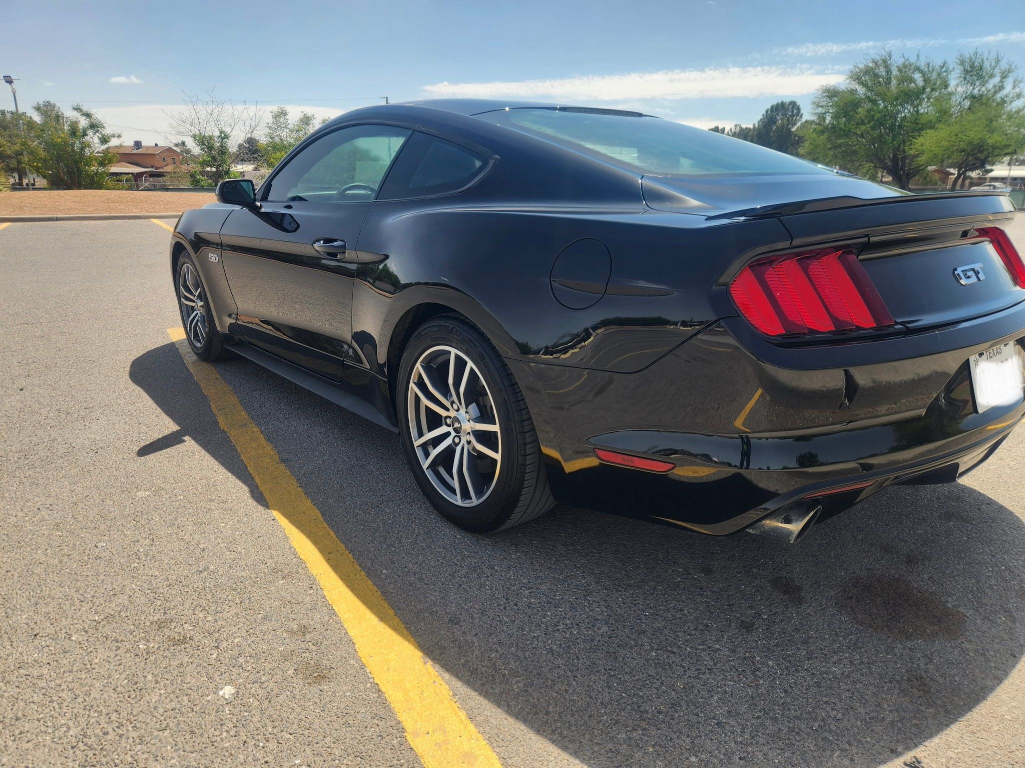 Used 2015 Ford Mustang GT RWD image 4