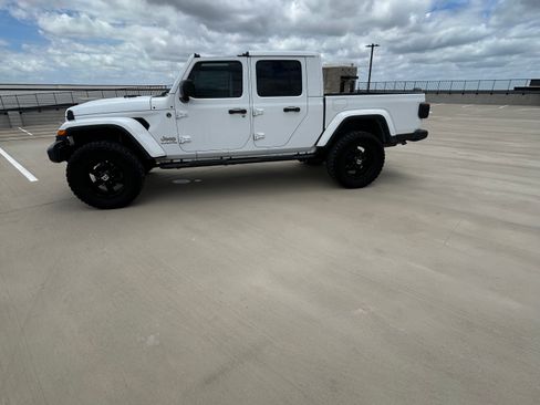 Used 2020 Jeep Gladiator Overland AWD/4WD image 16