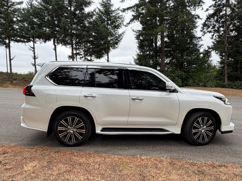 Used 2017 Lexus LX 570 4WD image 11