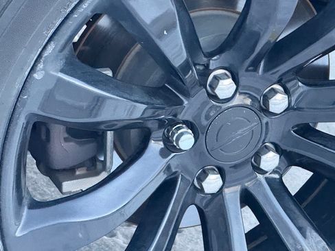 Used 2017 Chrysler 300 C image 14