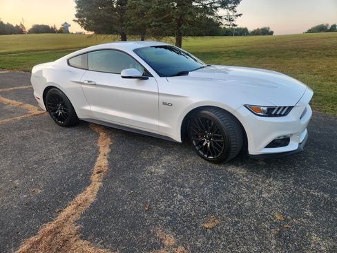 Used 2017 Ford Mustang GT Premium w/ GT Performance Package image 8