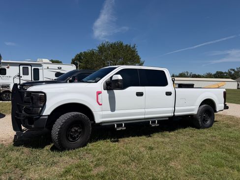 Used 2018 Ford F250 XL w/ Power Equipment Group AWD/4WD image 6