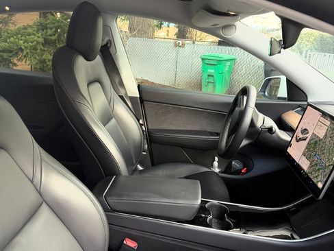 Used 2020 Tesla Model Y Long Range image 10