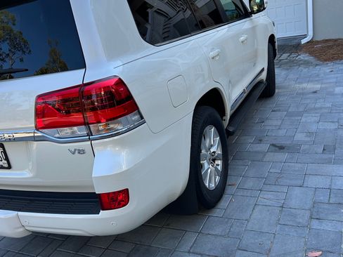 Used 2018 Toyota Land Cruiser image 2