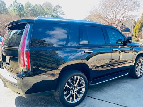 Used 2020 Cadillac Escalade Luxury w/ Escalade Sport Edition image 5