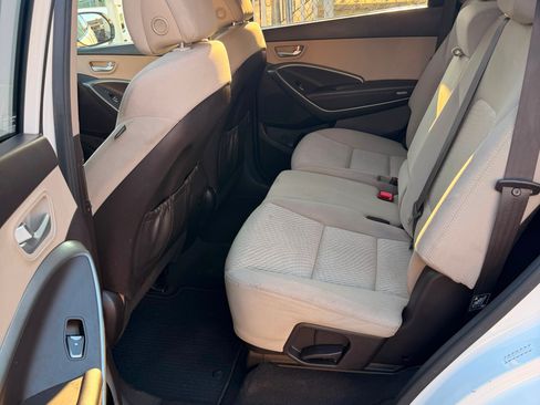 Used 2017 Hyundai Santa Fe SE FWD image 9