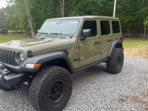 Used 2025 Jeep Wrangler Unlimited Sport AWD/4WD image 2