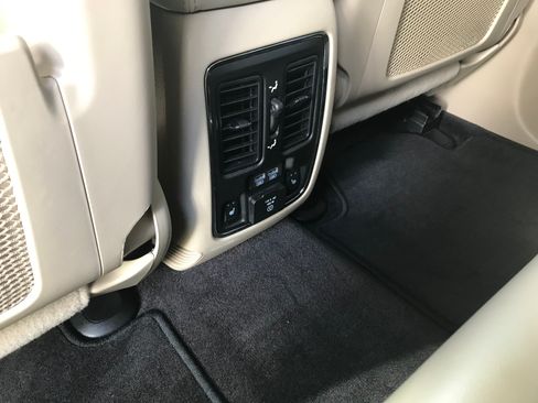 Used 2018 Jeep Grand Cherokee Limited image 10