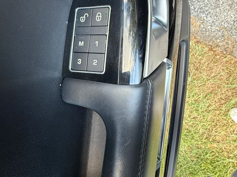 Used 2016 Land Rover Range Rover HSE image 32