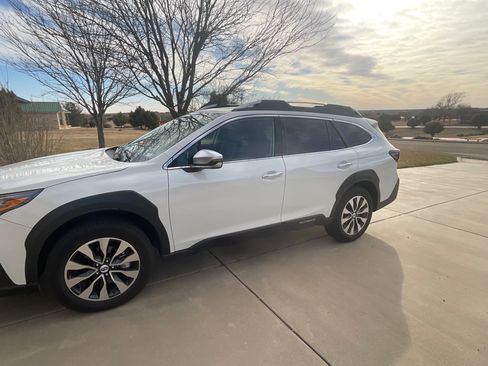 Used 2025 Subaru Outback Touring XT image 4