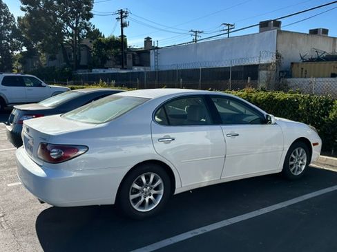 Used 2004 Lexus ES 330 FWD image 1