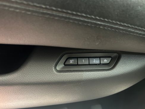 Used 2015 Cadillac Escalade Luxury AWD/4WD image 12