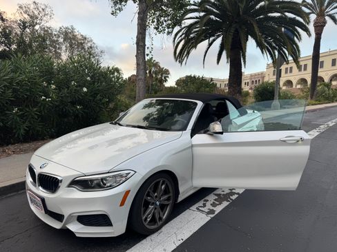 Used 2015 BMW M235i Convertible RWD image 6