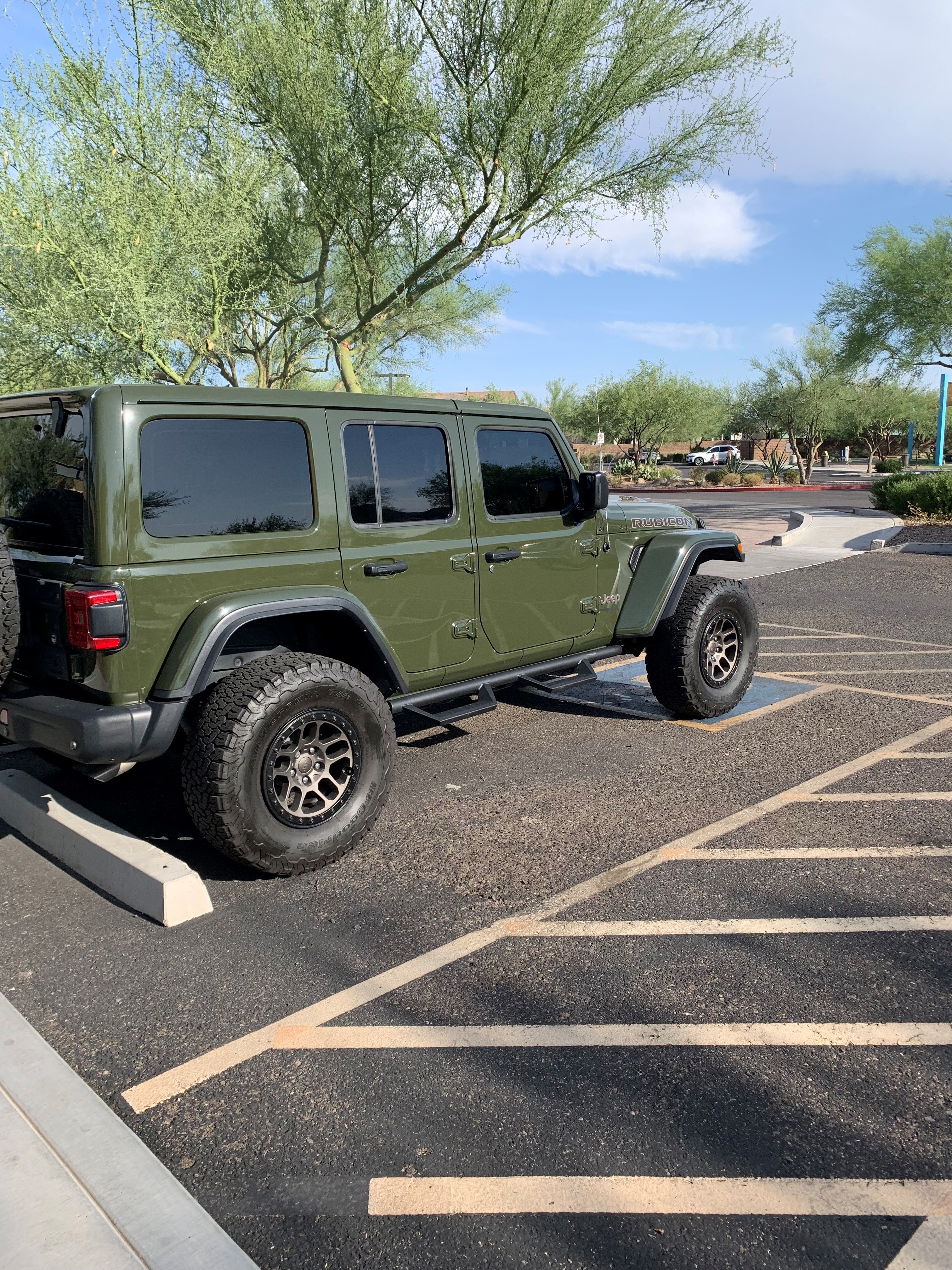 Used 2022 Jeep Wrangler Unlimited Rubicon w/ Xtreme Recon 35" Tire Package AWD/4WD image 6