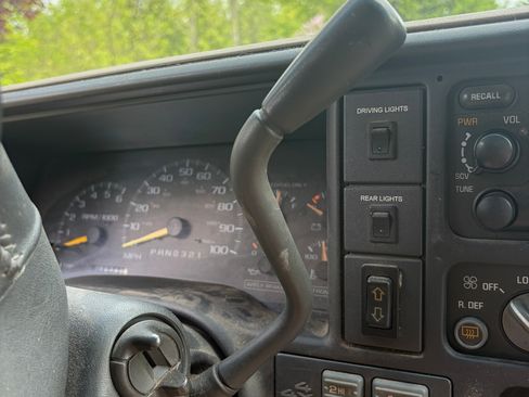Used 1997 GMC Suburban 2500 AWD/4WD image 13
