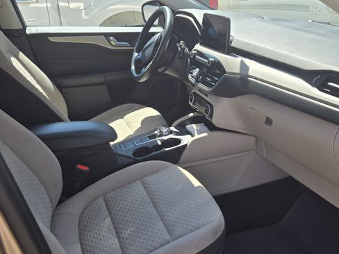 Used 2021 Ford Escape SE w/ Convenience Package image 9