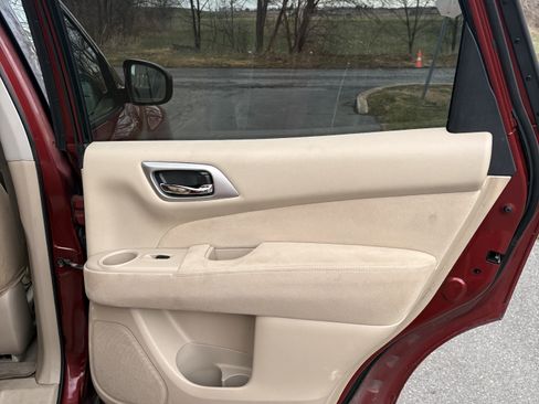 Used 2013 Nissan Pathfinder SV w/ Cargo Pkg image 16