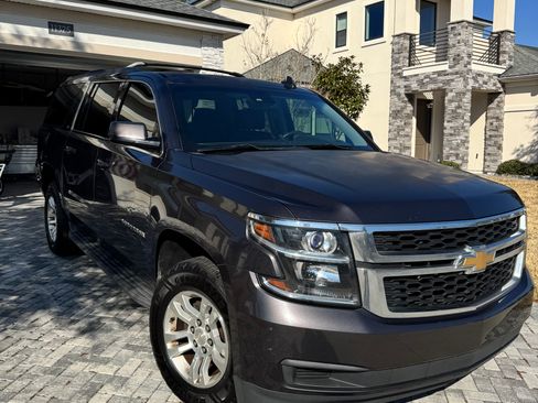 Used 2016 Chevrolet Suburban LT image 4