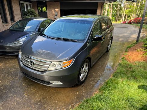 Used 2013 Honda Odyssey Touring Elite image 6