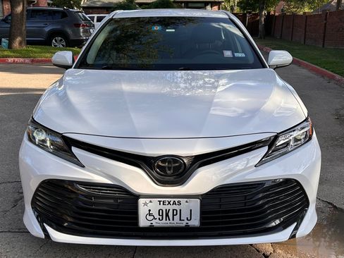 Used 2018 Toyota Camry LE FWD image 10