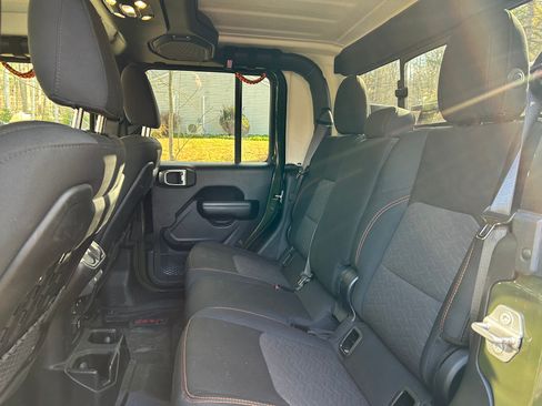 Used 2021 Jeep Gladiator Mojave w/ Cold Weather Group image 16