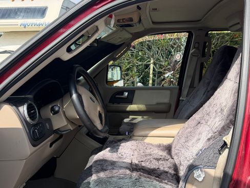 Used 2004 Ford Expedition Eddie Bauer image 2