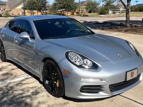 Used 2014 Porsche Panamera S image 2