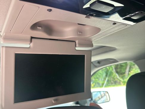 Used 2018 Chevrolet Tahoe Premier AWD/4WD image 25