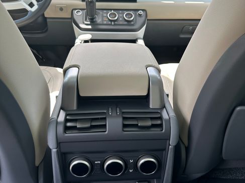 Used 2022 Land Rover Defender 110 SE AWD/4WD image 8