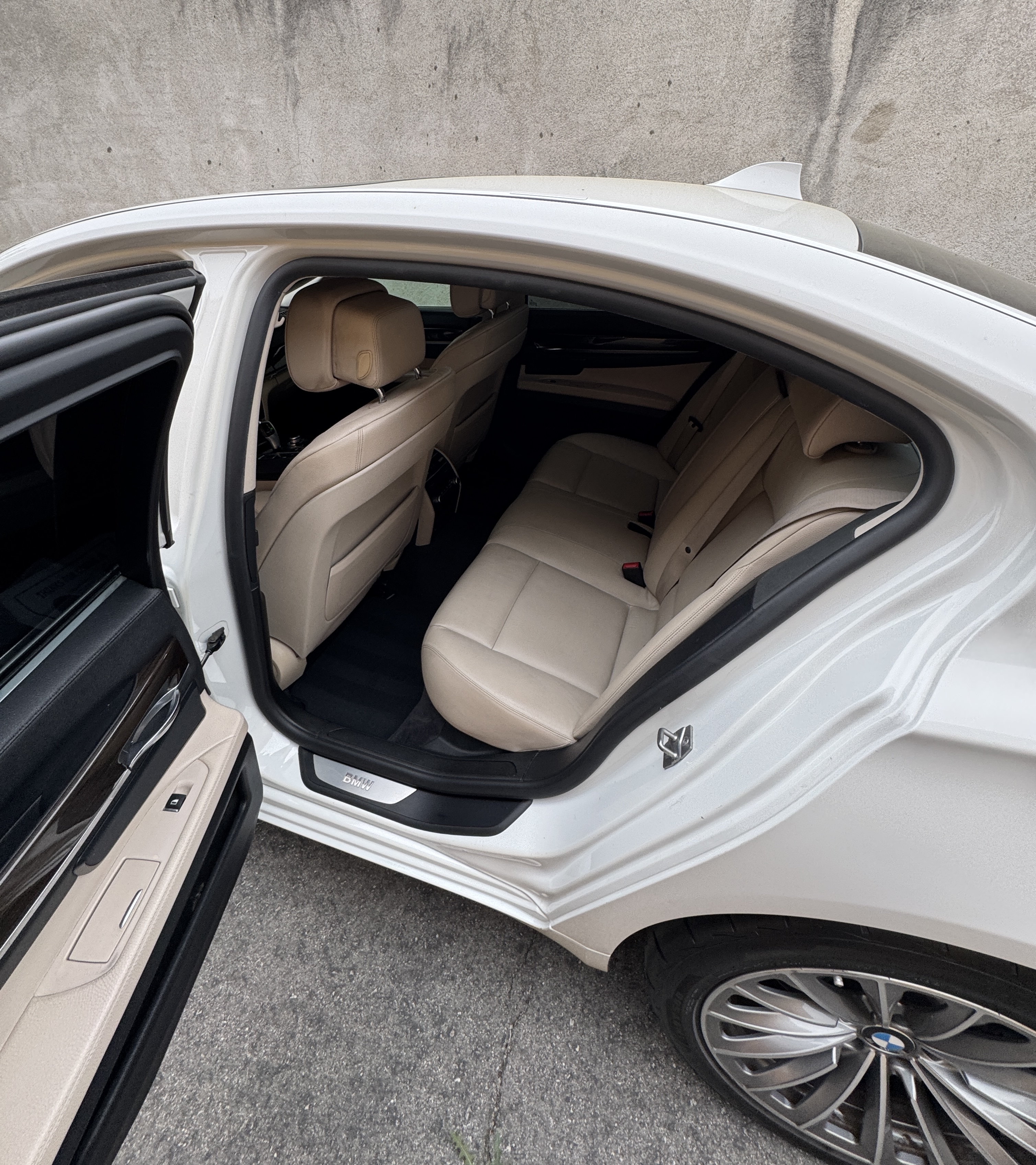 Used 2011 BMW 740i RWD image 8