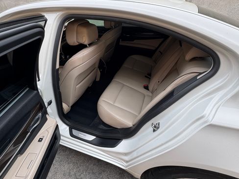 Used 2011 BMW 740i image 10