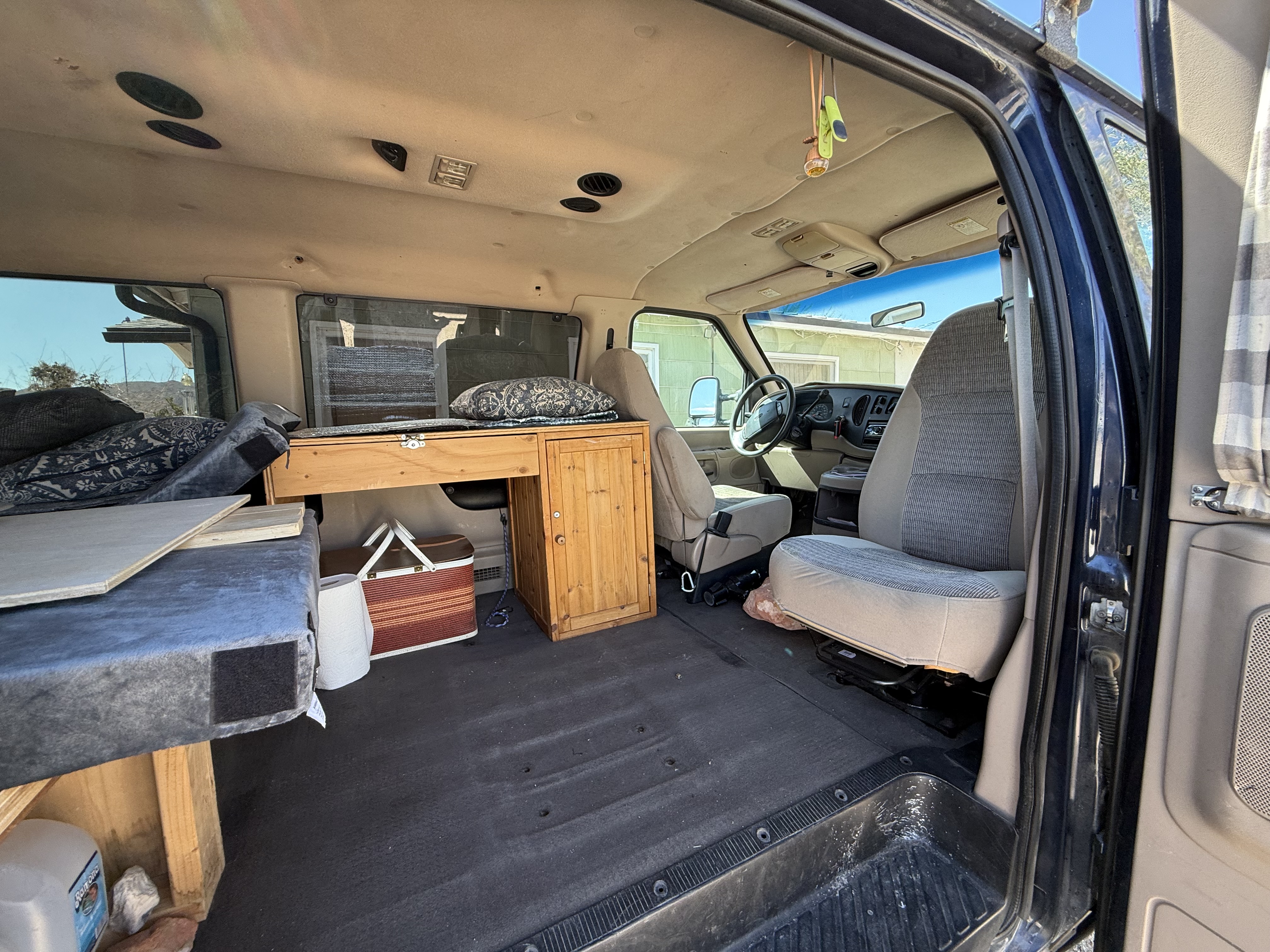 Used 2002 Ford E-350 and Econoline 350 Wagon RWD image 2
