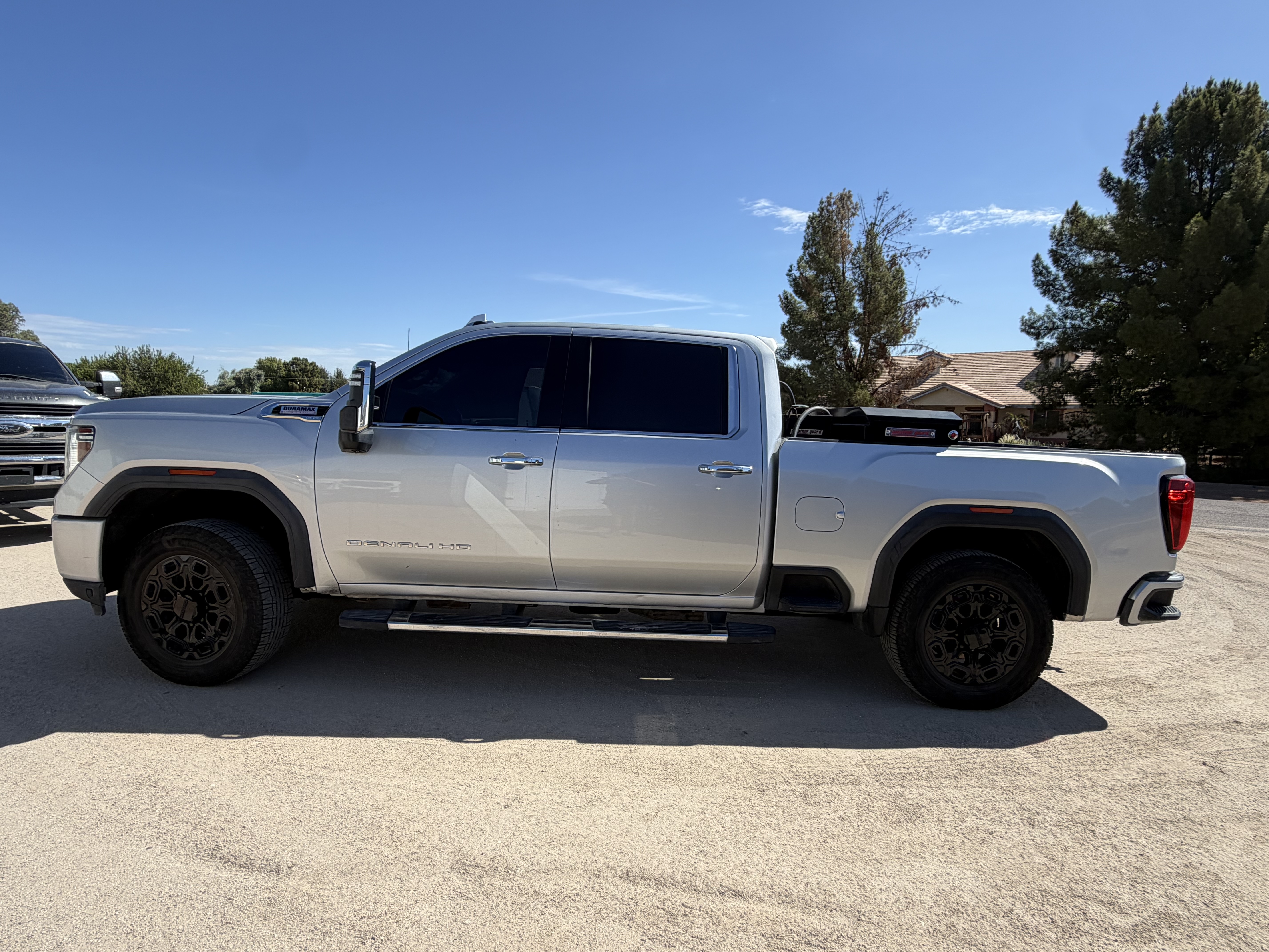 Used 2020 GMC Sierra 3500 Denali w/ Denali Ultimate Package AWD/4WD image 9