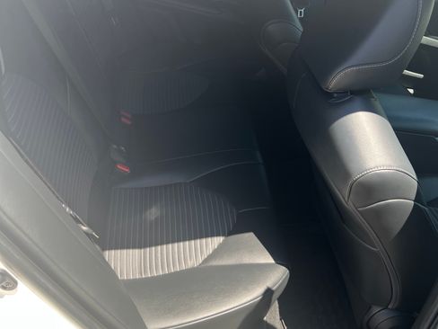 Used 2018 Toyota Camry SE w/ Convenience Package FWD image 12