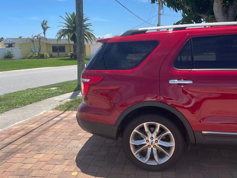 Used 2014 Ford Explorer XLT w/ Equipment Group 202A FWD image 8