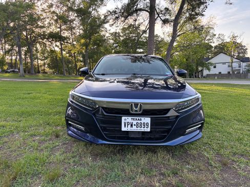 Used 2018 Honda Accord Touring image 11