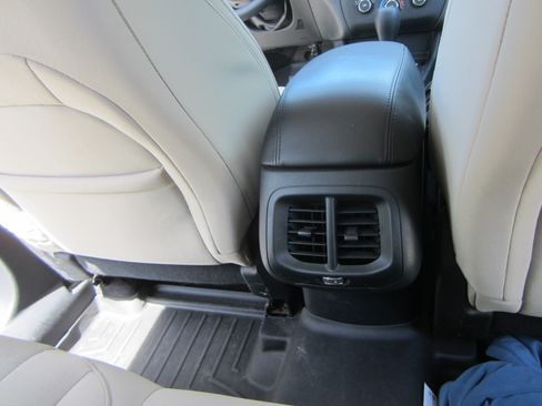 Used 2016 Jeep Cherokee Sport AWD/4WD image 19