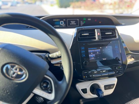 Used 2017 Toyota Prius Four Touring image 13