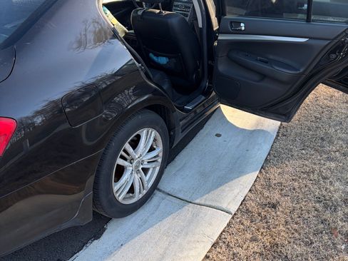 Used 2010 INFINITI G37 Journey w/ Premium Pkg image 11