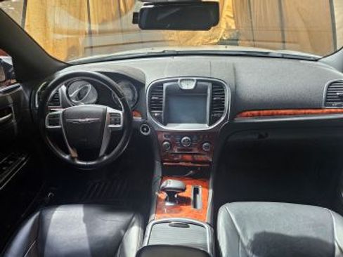 Used 2014 Chrysler 300 RWD image 6
