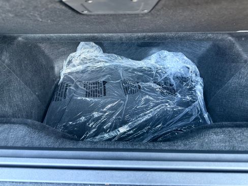 Used 2025 Rivian R1S Adventure image 30