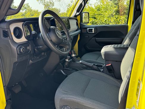 Used 2024 Jeep Wrangler Unlimited Sport AWD/4WD image 19