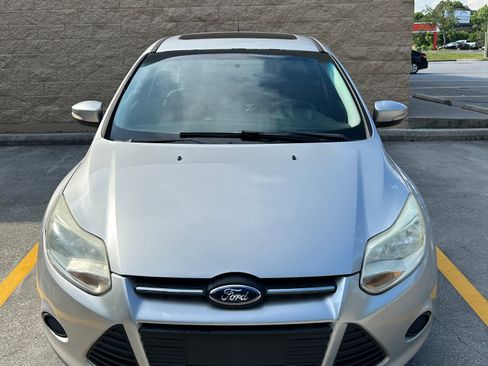 Used 2014 Ford Focus SE FWD image 2