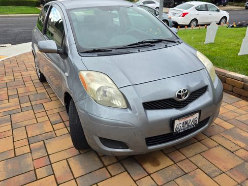 Used 2009 Toyota Yaris 2-Door Hatchback image 1
