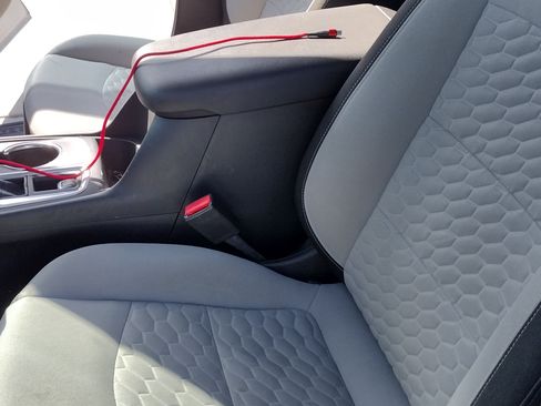 Used 2018 Chevrolet Equinox LS image 14