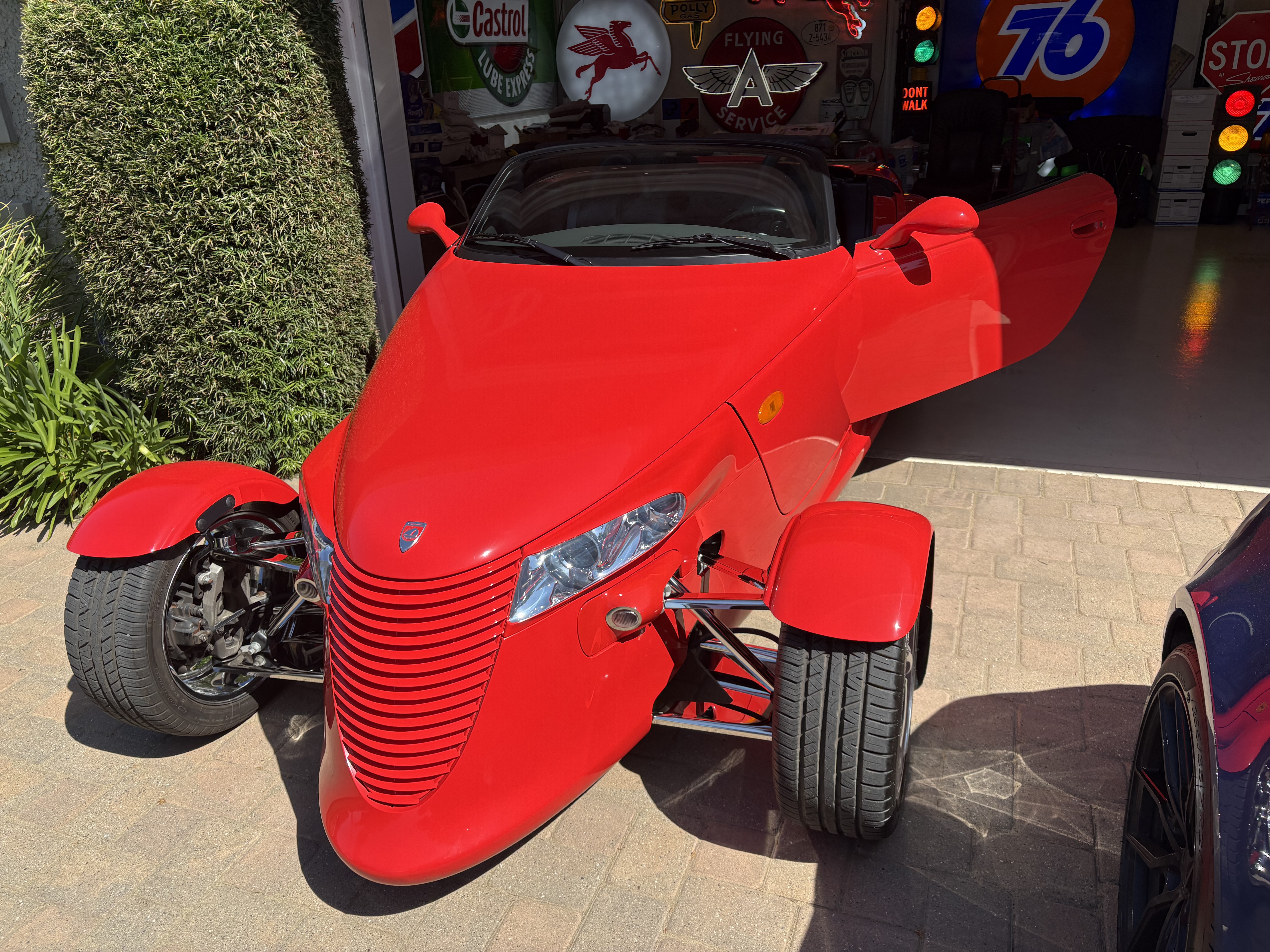 Used 1999 Plymouth Prowler RWD image 22